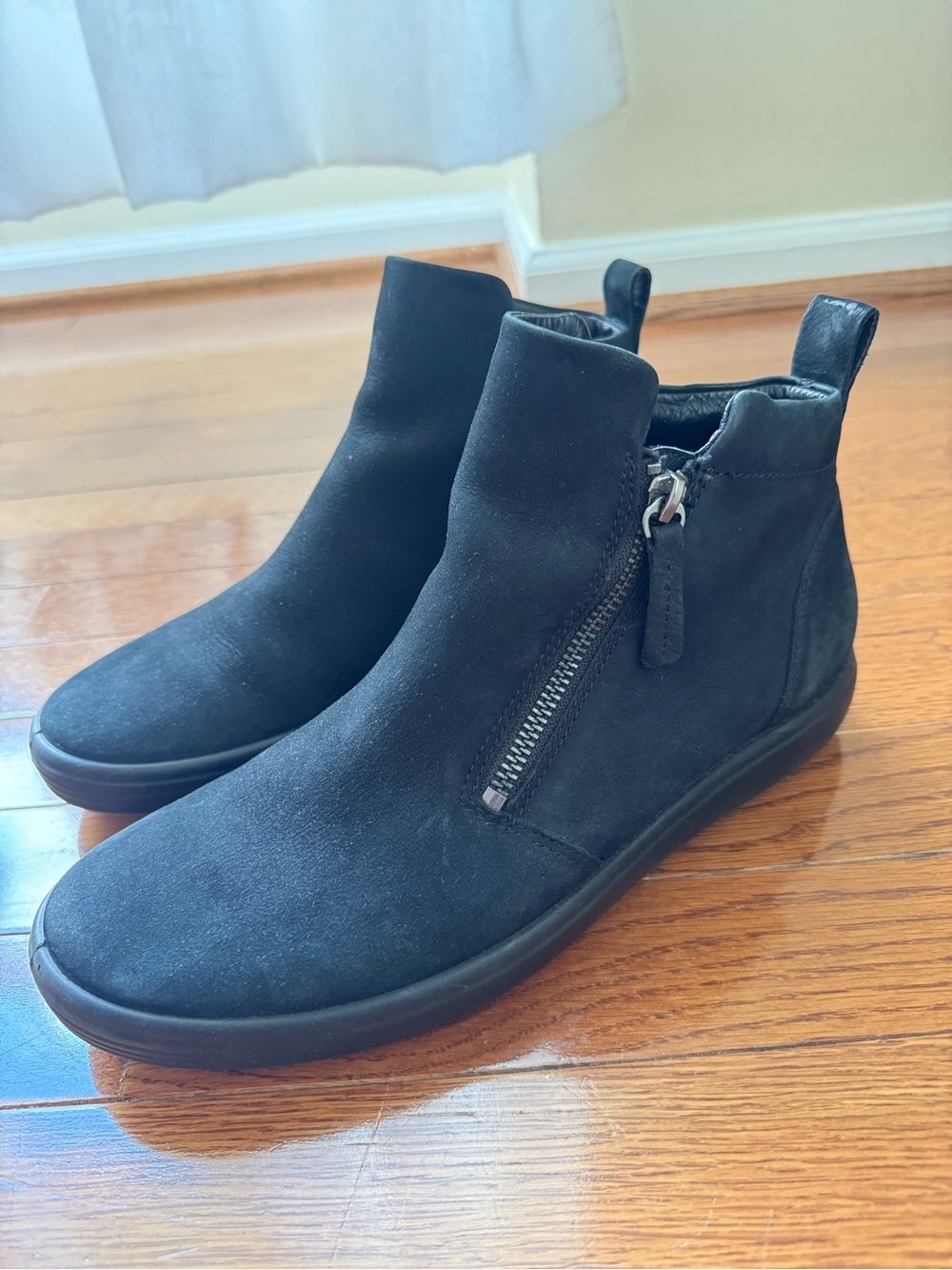 ECCO Soft 7 Black Nubuck Leather Zip Ankle Boots - Size 40 (US 9–9.5)